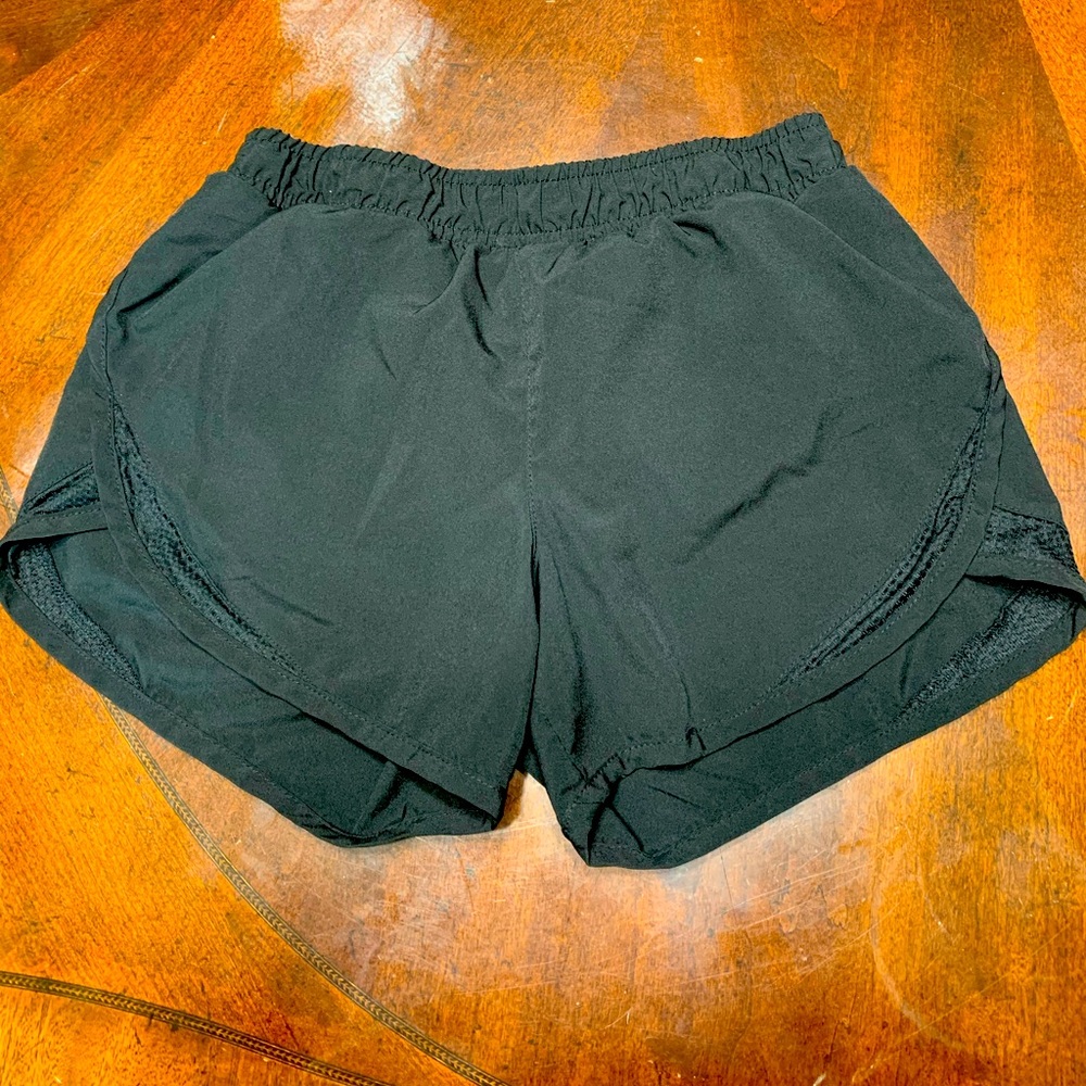 Old Navy Active Go-Dry girls running shorts.  LG